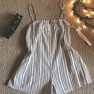 NWT Shapeless beachy romper 🌊